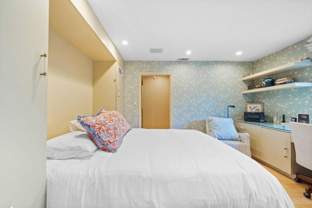 Venice With Game Room, Theater, Pool And